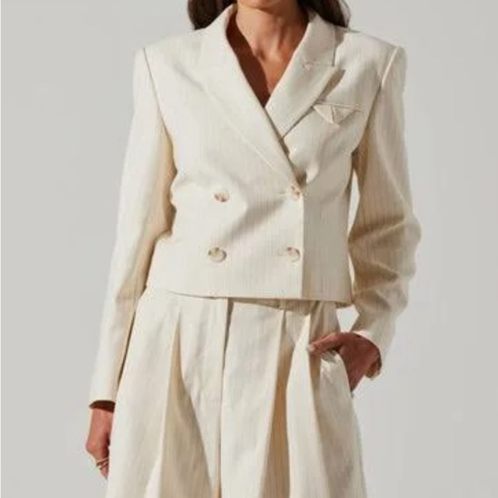 Astr the label pinstripes cropped blazer size small